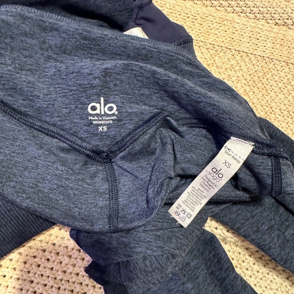 Navy Blue women’s Alo Alosoft set LIKE NEW sz XS - Picture 11 of 14